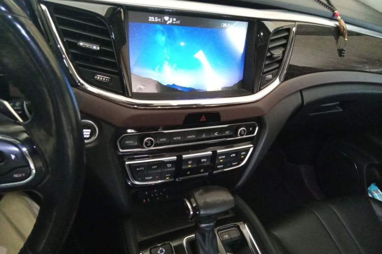 Used GAC Trumpchi GS8 2017 320T Two-Wheel Drive Luxury Smart Connectivity Version (7 Seats) Audio And AC Panel