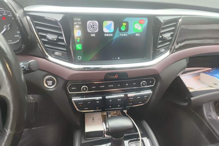 Used GAC Trumpchi GS8 2017 320T Two-Wheel Drive Luxury Smart Connectivity Version (7 Seats) Audio And AC Panel