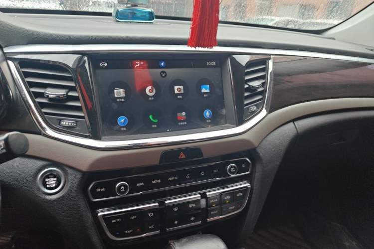 Used GAC Trumpchi GS8 2017 320T Four-Wheel Drive Luxury Smart Connectivity Version (7 Seats) Audio And AC Panel