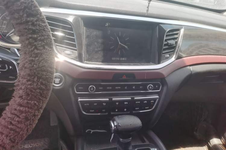 Used GAC Trumpchi GS8 2017 320T Two-Wheel Drive Luxury Smart Connectivity Version (7 Seats) Audio And AC Panel