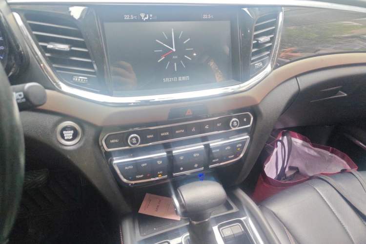 Used GAC Trumpchi GS8 2017 320T Two-Wheel Drive Luxury Smart Connectivity Version (7 Seats) Audio And AC Panel
