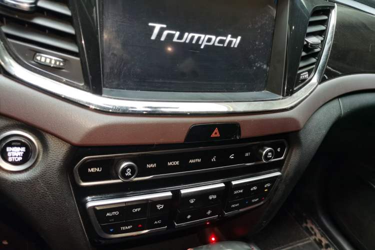 Used GAC Trumpchi GS8 2017 320T Two-Wheel Drive Luxury Edition (7 Seats) Audio And AC Panel