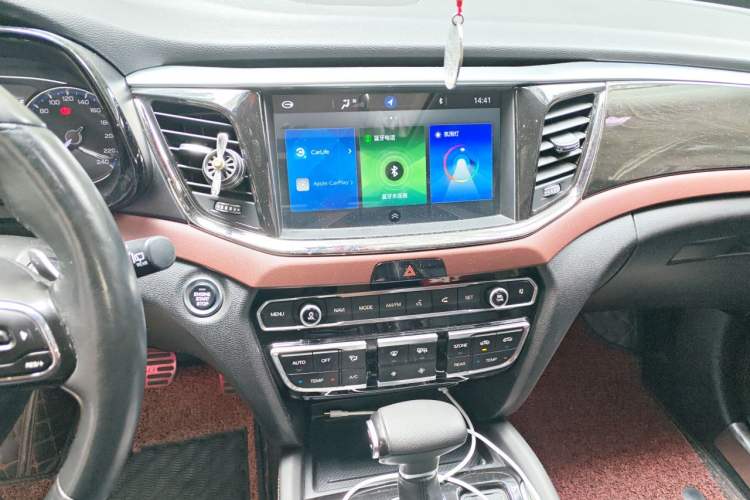 Used GAC Trumpchi GS8 2017 320T Two-Wheel Drive Luxury Edition (7 Seats) Audio And AC Panel