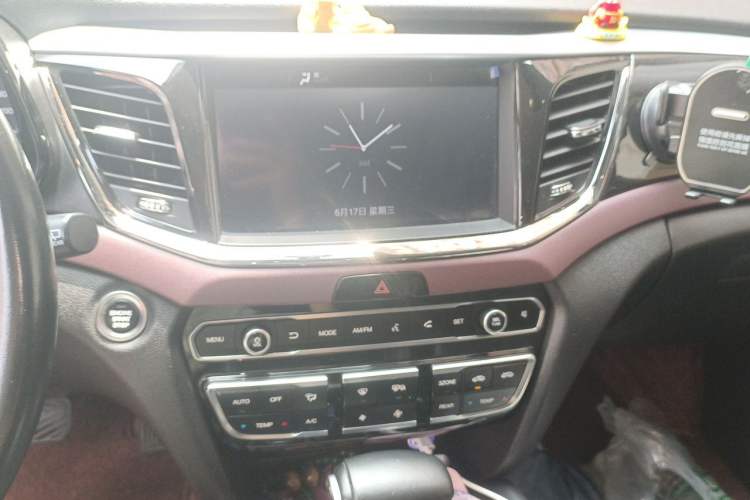 Used GAC Trumpchi GS8 2017 320T Two-Wheel Drive Luxury Edition (7 Seats) Audio And AC Panel