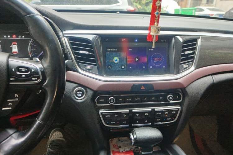 Used GAC Trumpchi GS8 2017 320T Two-Wheel Drive Luxury Smart Connectivity Version (7 Seats) Audio And AC Panel