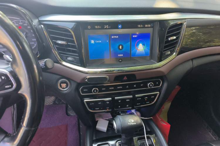 Used GAC Trumpchi GS8 2017 320T Two-Wheel Drive Luxury Smart Connectivity Version (7 Seats) Audio And AC Panel