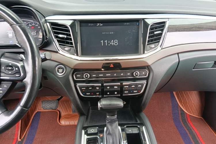 Used GAC Trumpchi GS8 2017 320T Four-Wheel Drive Luxury Smart Connectivity Version (7 Seats) Audio And AC Panel