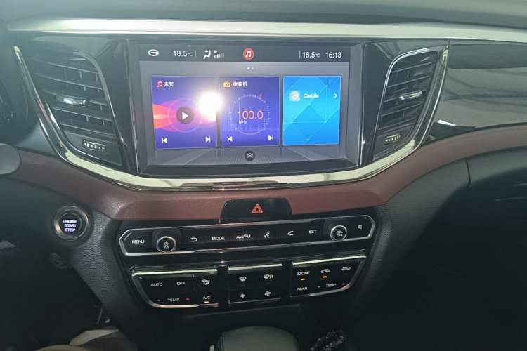 Used GAC Trumpchi GS8 2017 320T Two-Wheel Drive Luxury Edition (7 Seats) Audio And AC Panel