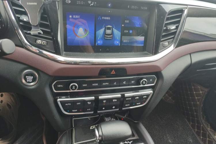 Used GAC Trumpchi GS8 2017 320T Two-Wheel Drive Luxury Smart Connectivity Version (7 Seats) Audio And AC Panel