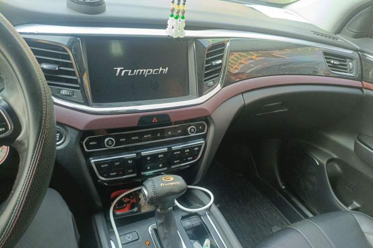 Used GAC Trumpchi GS8 2017 320T Two-Wheel Drive Luxury Smart Connectivity Version (7 Seats) Audio And AC Panel