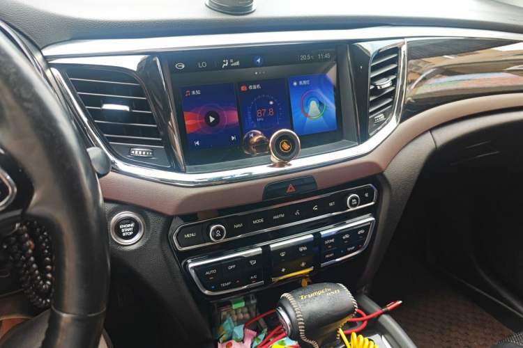 Used GAC Trumpchi GS8 2017 320T Four-Wheel Drive Luxury Smart Connectivity Version (7 Seats) Audio And AC Panel