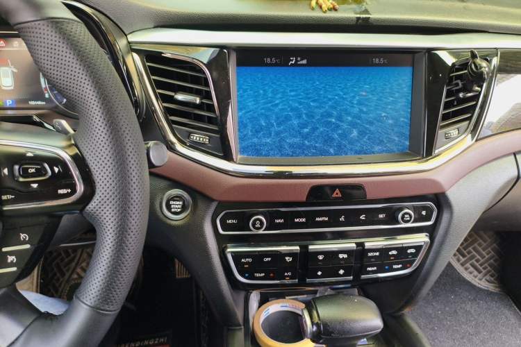 Used GAC Trumpchi GS8 2017 320T Two-Wheel Drive Luxury Smart Connectivity Version (7 Seats) Audio And AC Panel