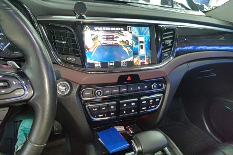Used GAC Trumpchi GS8 2017 320T Two-Wheel Drive Luxury Smart Connectivity Version (7 Seats) Audio And AC Panel