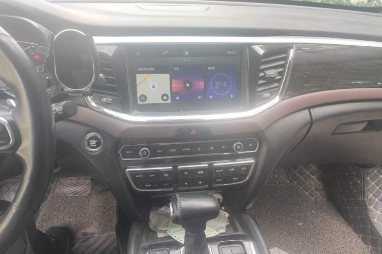 Used GAC Trumpchi GS8 2017 320T Four-Wheel Drive Luxury Smart Connectivity Version (7 Seats) Audio And AC Panel