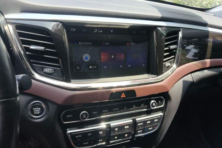 Used GAC Trumpchi GS8 2017 320T Two-Wheel Drive Luxury Smart Connectivity Version (7 Seats) Audio And AC Panel