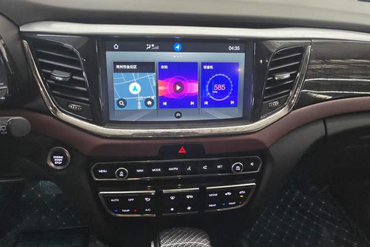 Used GAC Trumpchi GS8 2017 320T Two-Wheel Drive Luxury Smart Connectivity Version (7 Seats) Audio And AC Panel