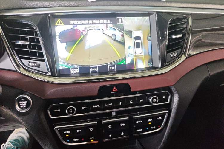 Used GAC Trumpchi GS8 2017 320T Two-Wheel Drive Luxury Smart Connectivity Version (7 Seats) Audio And AC Panel