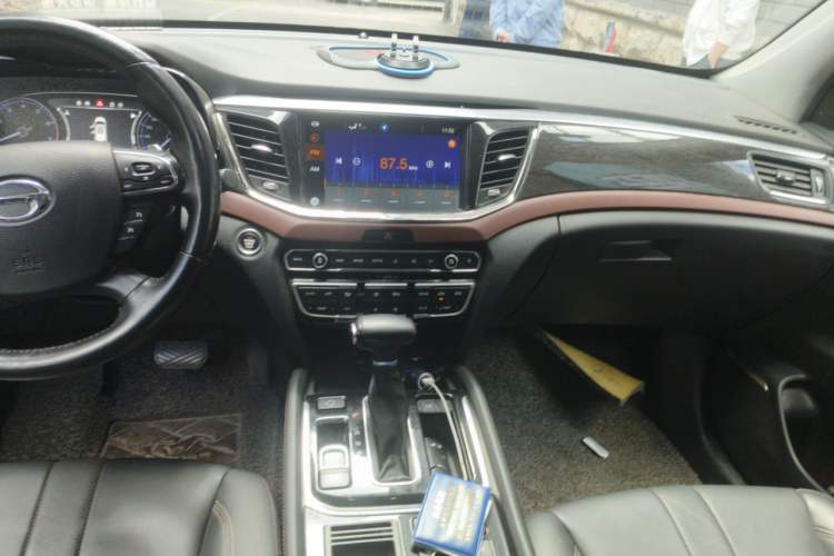 Used GAC Trumpchi GS8 2017 320T Two-Wheel Drive Luxury Smart Connectivity Version (7 Seats) Audio And AC Panel