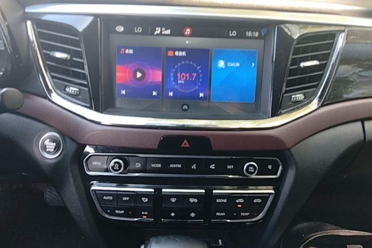 Used GAC Trumpchi GS8 2017 320T Two-Wheel Drive Luxury Edition (7 Seats) Audio And AC Panel