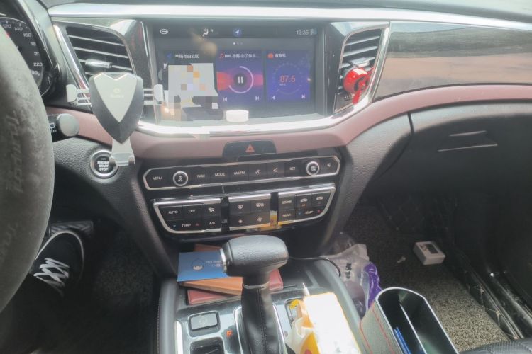 Used GAC Trumpchi GS8 2017 320T Four-Wheel Drive Luxury Smart Connectivity Version (7 Seats) Audio And AC Panel