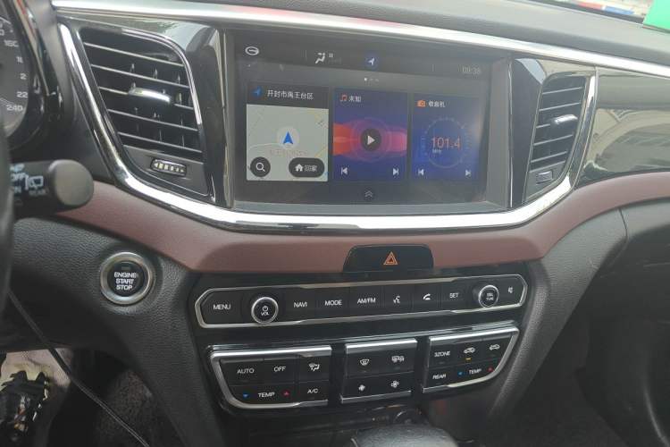 Used GAC Trumpchi GS8 2017 320T Two-Wheel Drive Luxury Smart Connectivity Version (7 Seats) Audio And AC Panel