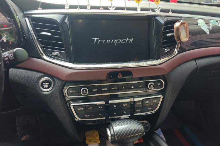 Used GAC Trumpchi GS8 2017 320T Two-Wheel Drive Luxury Smart Connectivity Version (7 Seats) Audio And AC Panel