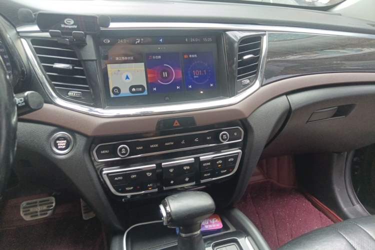 Used GAC Trumpchi GS8 2017 320T Two-Wheel Drive Luxury Smart Connectivity Version (7 Seats) Audio And AC Panel