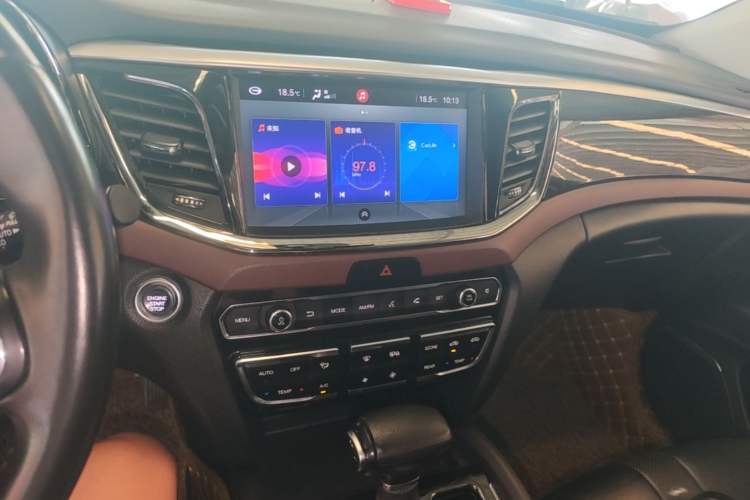 Used GAC Trumpchi GS8 2017 320T Two-Wheel Drive Luxury Edition (7 Seats) Audio And AC Panel