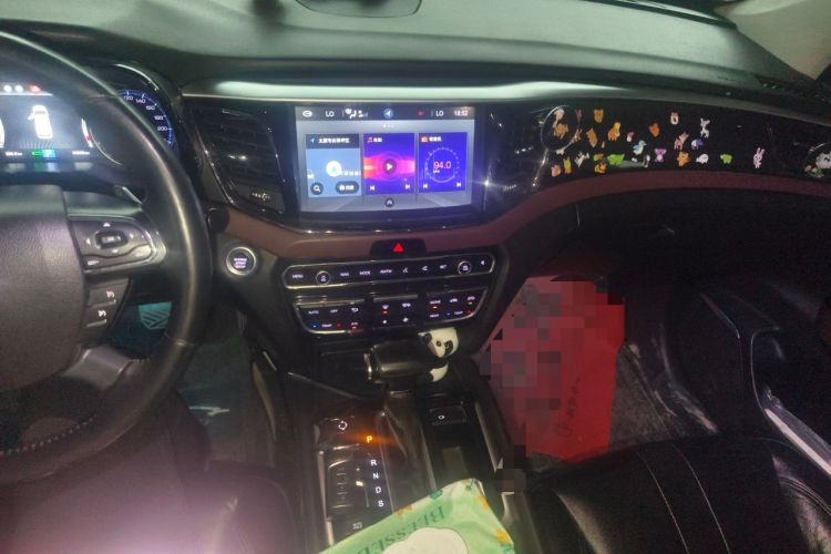 Used GAC Trumpchi GS8 2017 320T Two-Wheel Drive Luxury Smart Connectivity Version (7 Seats) Audio And AC Panel