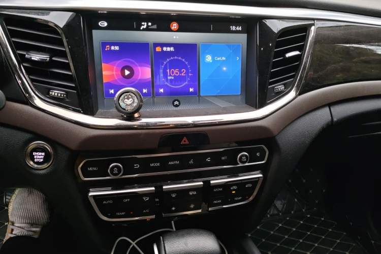 Used GAC Trumpchi GS8 2017 320T Two-Wheel Drive Luxury Edition (7 Seats) Audio And AC Panel