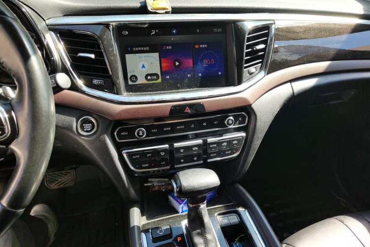 Used GAC Trumpchi GS8 2017 320T Two-Wheel Drive Luxury Smart Connectivity Version (7 Seats) Audio And AC Panel
