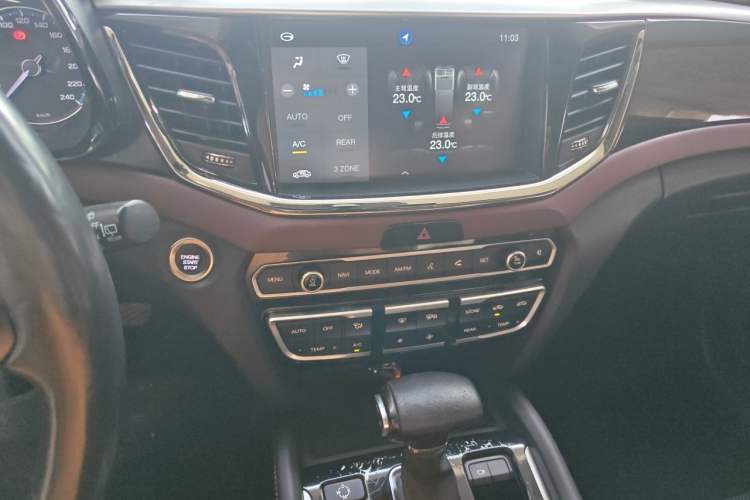 Used GAC Trumpchi GS8 2017 320T Two-Wheel Drive Luxury Smart Connectivity Version (7 Seats) Audio And AC Panel
