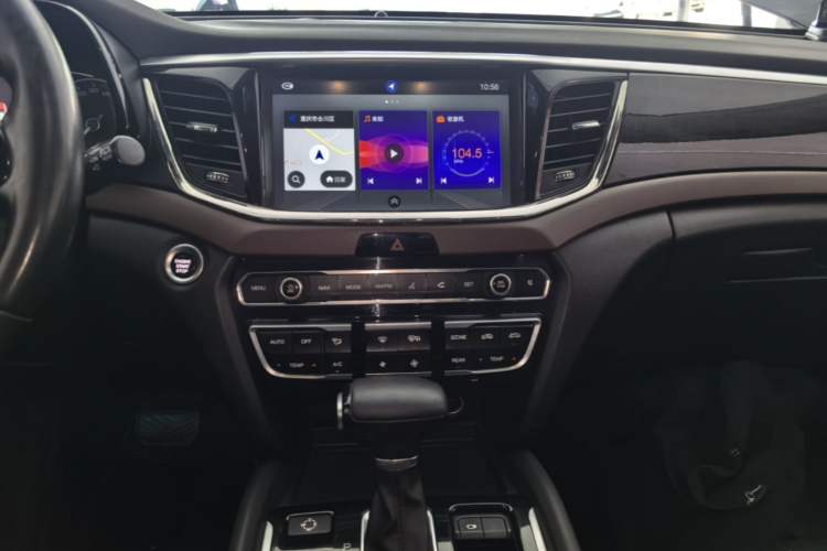 Used GAC Trumpchi GS8 2017 320T Two-Wheel Drive Luxury Smart Connectivity Version (7 Seats) Audio And AC Panel