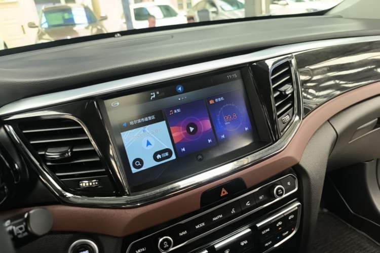 Used GAC Trumpchi GS8 2017 320T Two-Wheel Drive Luxury Smart Connectivity Version (7 Seats) Audio And AC Panel