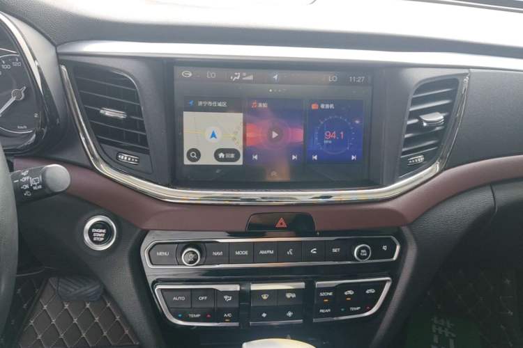 Used GAC Trumpchi GS8 2017 320T Two-Wheel Drive Luxury Smart Connectivity Version (7 Seats) Audio And AC Panel