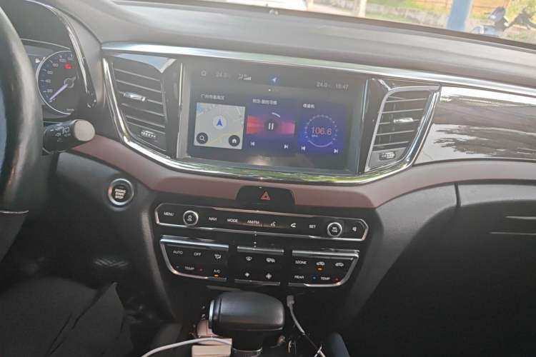 Used GAC Trumpchi GS8 2017 320T Two-Wheel Drive Luxury Smart Connectivity Version (7 Seats) Audio And AC Panel