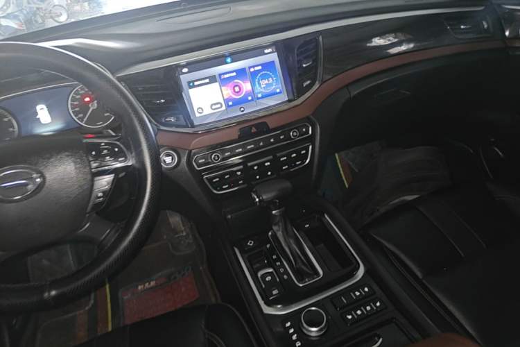 Used GAC Trumpchi GS8 2017 320T Four-Wheel Drive Luxury Smart Connectivity Version (7 Seats) Audio And AC Panel