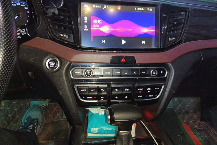 Used GAC Trumpchi GS8 2017 320T Two-Wheel Drive Luxury Edition (7 Seats) Audio And AC Panel