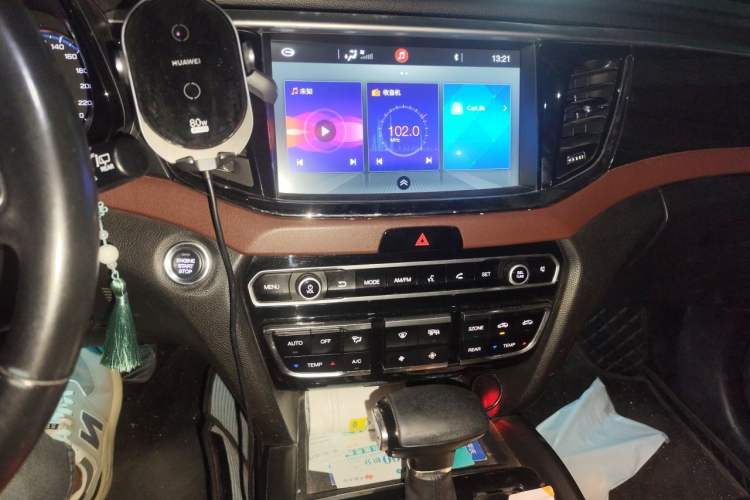 Used GAC Trumpchi GS8 2017 320T Two-Wheel Drive Luxury Edition (7 Seats) Audio And AC Panel