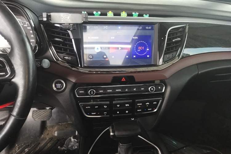 Used GAC Trumpchi GS8 2017 320T Four-Wheel Drive Luxury Smart Connectivity Version (7 Seats) Audio And AC Panel