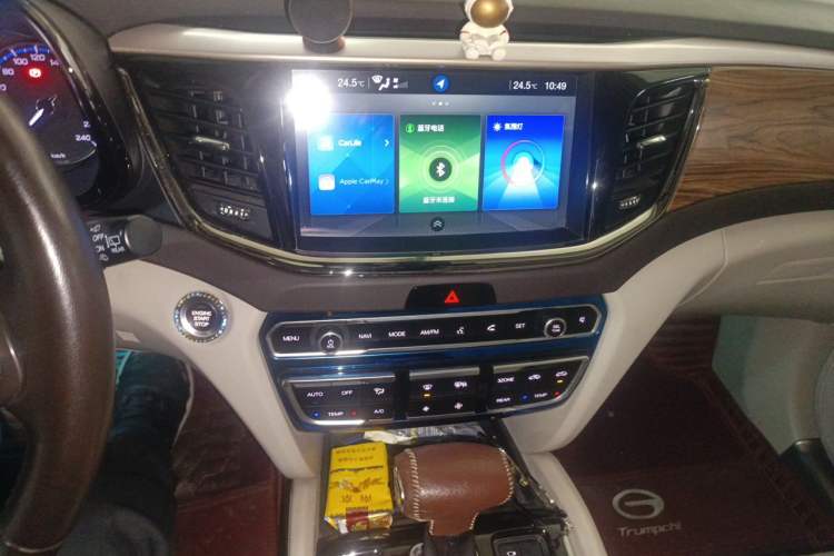 Used GAC Trumpchi GS8 2017 320T Two-Wheel Drive Luxury Smart Connectivity Version (7 Seats) Audio And AC Panel