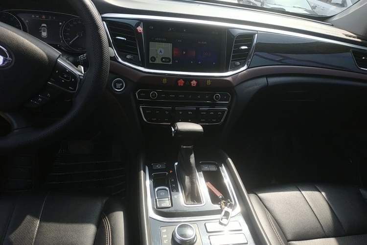 Used GAC Trumpchi GS8 2017 320T Four-Wheel Drive Luxury Smart Connectivity Version (7 Seats) Audio And AC Panel