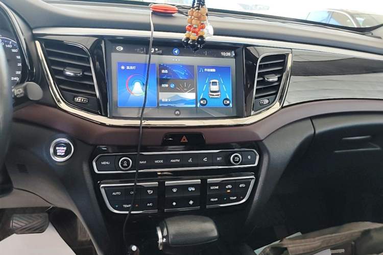 Used GAC Trumpchi GS8 2017 320T Two-Wheel Drive Luxury Smart Connectivity Version (7 Seats) Audio And AC Panel
