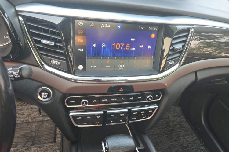 Used GAC Trumpchi GS8 2017 320T Four-Wheel Drive Luxury Smart Connectivity Version (7 Seats) Audio And AC Panel