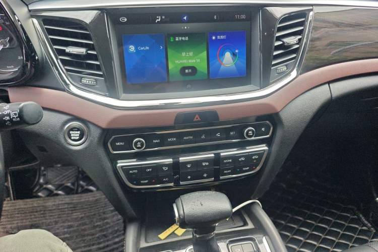 Used GAC Trumpchi GS8 2017 320T Two-Wheel Drive Luxury Smart Connectivity Version (7 Seats) Audio And AC Panel