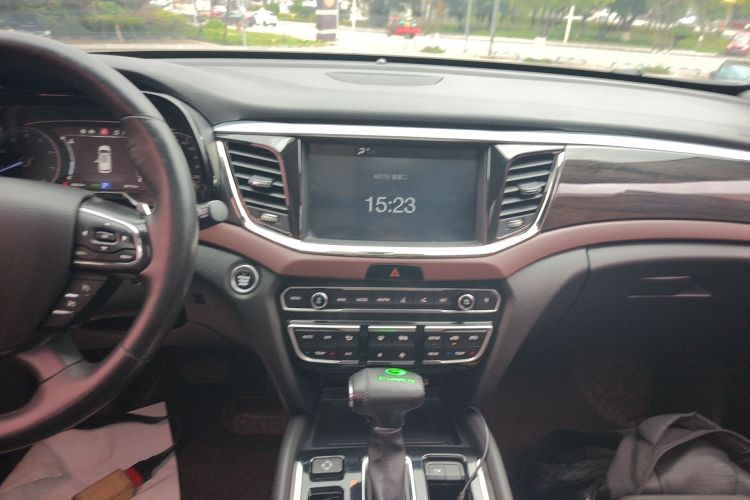 Used GAC Trumpchi GS8 2017 320T Two-Wheel Drive Luxury Smart Connectivity Version (7 Seats) Audio And AC Panel