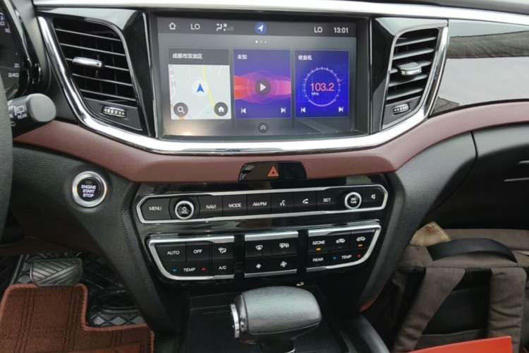 Used GAC Trumpchi GS8 2017 320T Four-Wheel Drive Luxury Smart Connectivity Version (7 Seats) Audio And AC Panel