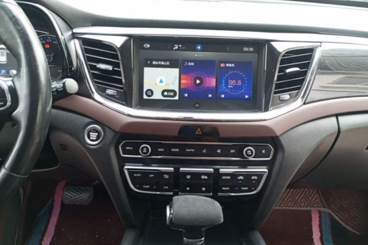 Used GAC Trumpchi GS8 2017 320T Two-Wheel Drive Luxury Smart Connectivity Version (7 Seats) Audio And AC Panel