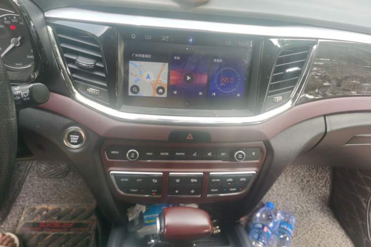 Used GAC Trumpchi GS8 2017 320T Two-Wheel Drive Luxury Smart Connectivity Version (7 Seats) Audio And AC Panel
