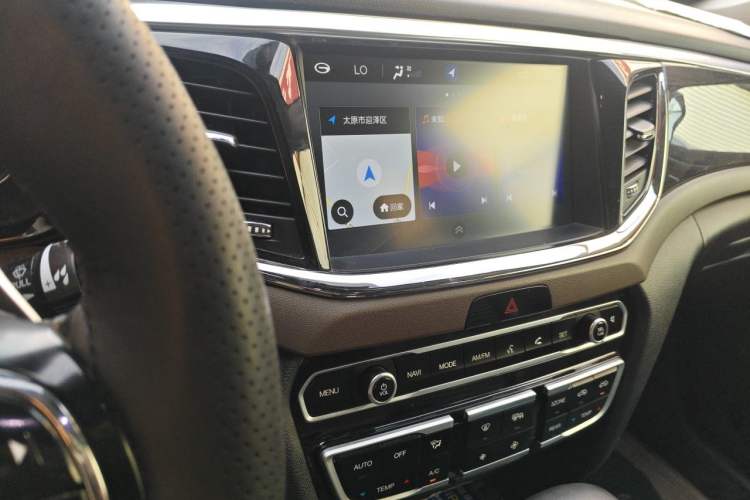 Used GAC Trumpchi GS8 2017 320T Two-Wheel Drive Luxury Smart Connectivity Version (7 Seats) Audio And AC Panel